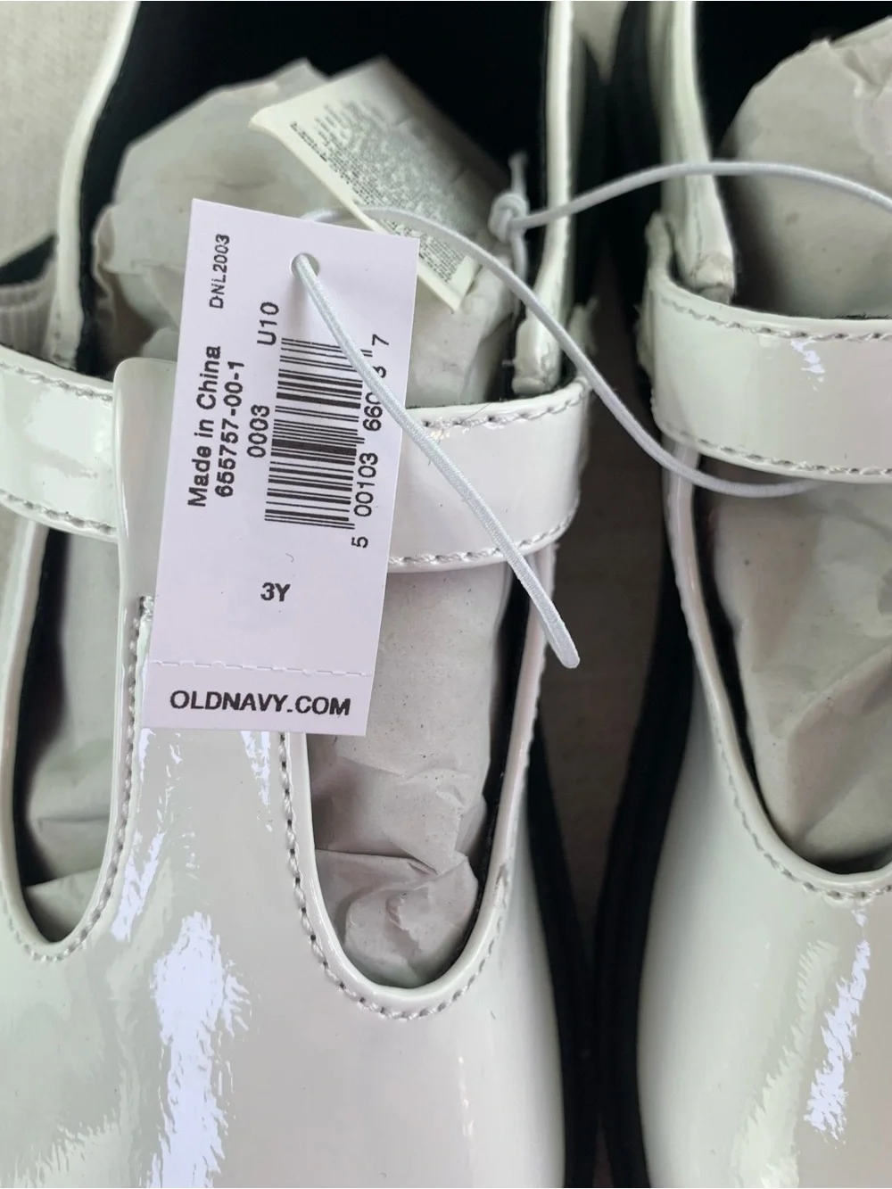 Old Navy girls Chunky heel‎ patent leather Mary Jane shoes in white